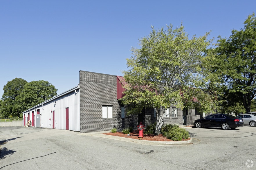 More Photos Of 3820-3830 44th St SE, Grand Rapids Flex For Lease