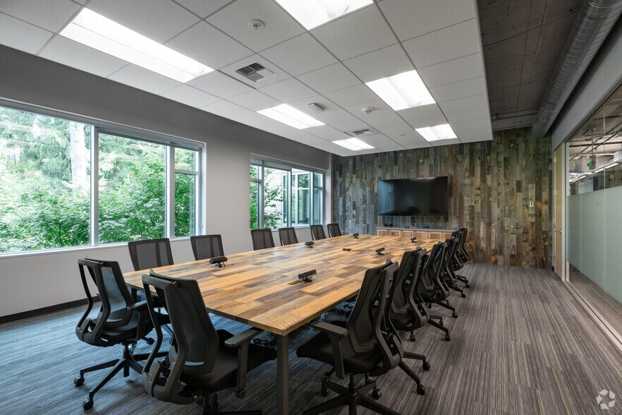 More Photos Of 18300 Redmond Way, Redmond Office For Lease