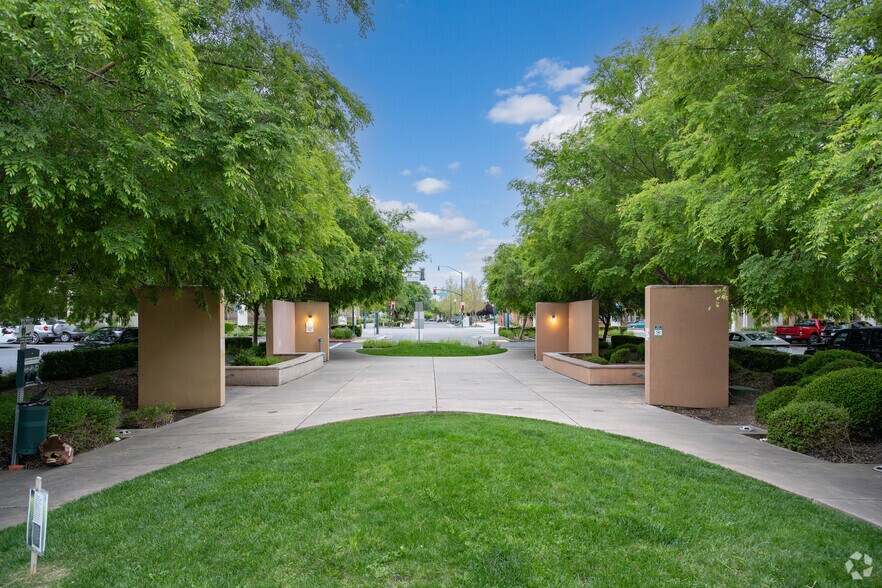 More Photos Of 965 Doubles Dr, Santa Rosa Apartments For Lease