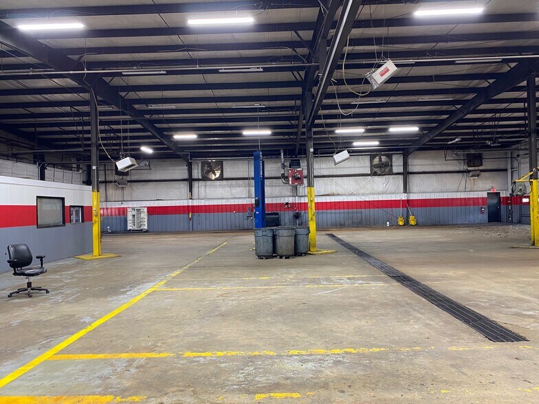 More Photos Of 407 S Eason Blvd, Tupelo Warehouse For Sale