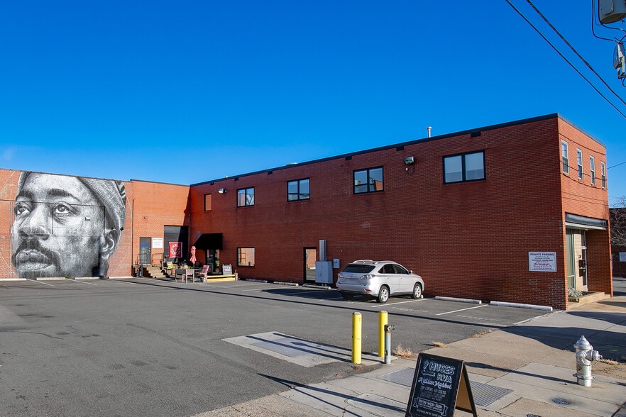 More Photos Of 3310 W Clay St, Richmond Showroom For Lease