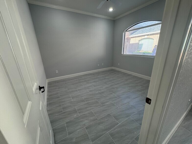 More Photos Of 1802 Snake River Rd, Katy Office For Sale