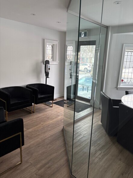 More Photos Of 193 Roe Ave, Toronto Office Residential For Lease