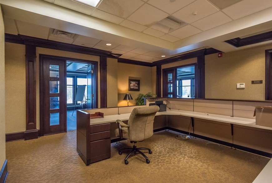 More Photos Of 1600 W Bloomfield Rd, Bloomington Medical For Lease