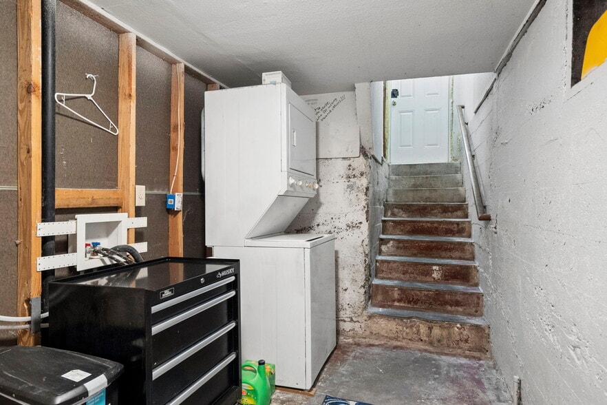 More Photos Of 17641 SE Stark St, Portland Storefront Retail Office For Sale