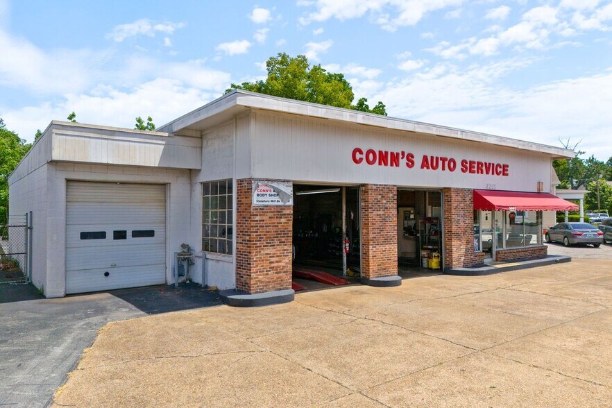 More Photos Of 2251 Bardstown Rd, Louisville Auto Repair For Sale