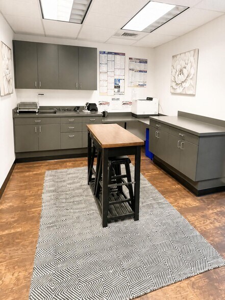 More Photos Of 1665 Liberty St SE, Salem Office For Lease