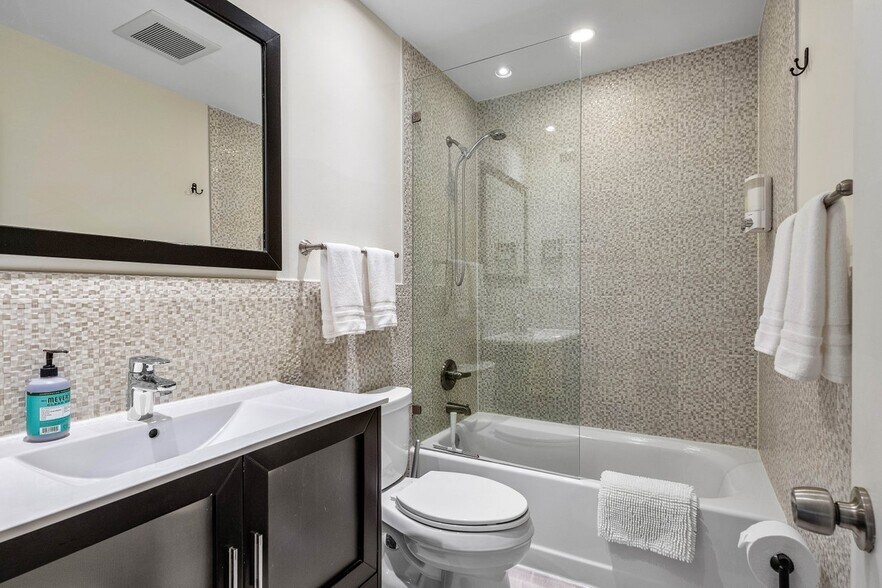 More Photos Of 615-617 NE 9th Ave, Fort Lauderdale Apartments For Sale