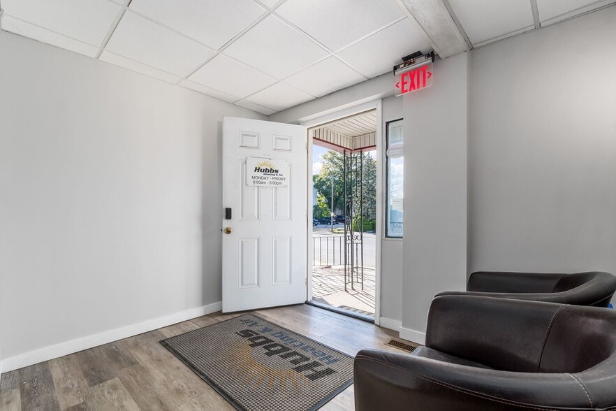 More Photos Of 545 E Main St, Lancaster Office Residential For Sale