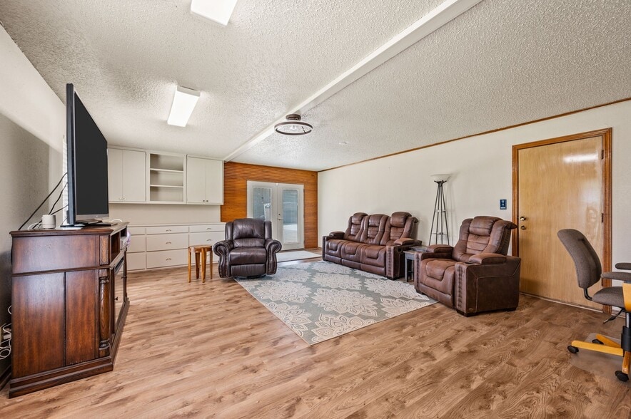 More Photos Of 981 Witherspoon Way, Flower Mound Industrial For Sale