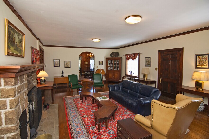 More Photos Of 8789 Seneca Trail South, Ronceverte Office For Sale