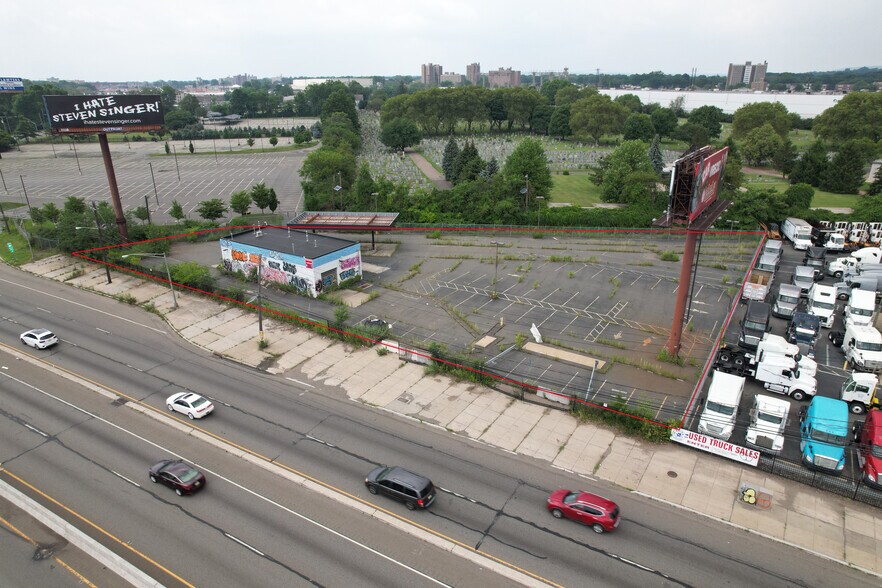 More Photos Of 136-160 Carnegie Ave, Newark Land For Lease