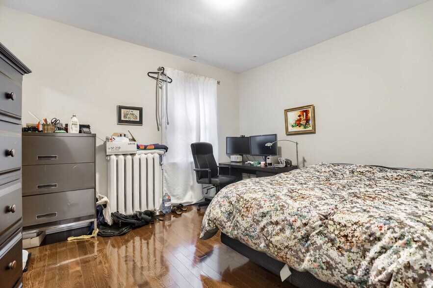 More Photos Of 4 Oriole Gdns, Toronto Apartments For Sale