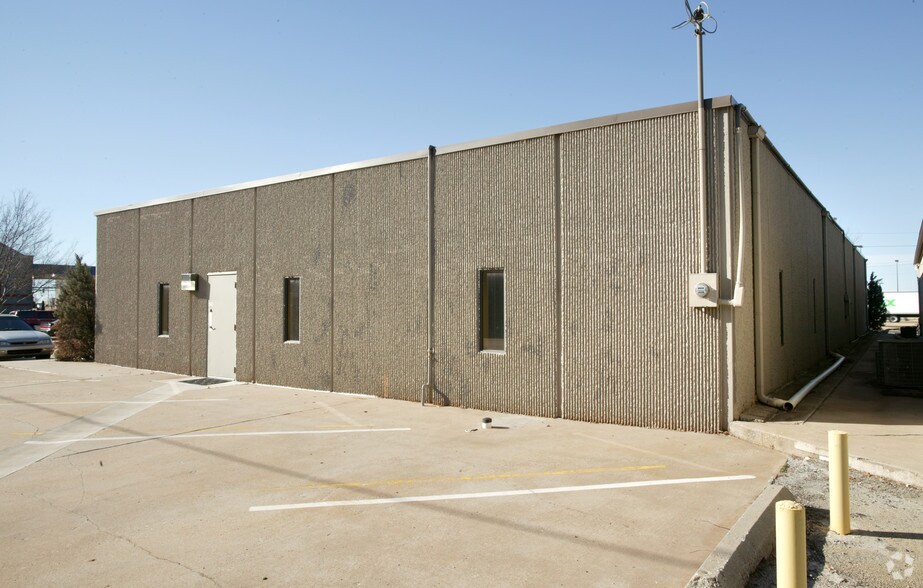 More Photos Of 2110-2120 S Broadway, Edmond Office For Lease