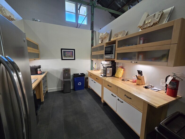 More Photos Of 114 E Cevallos, San Antonio Office For Lease
