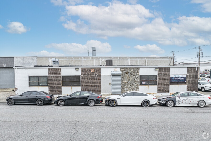 More Photos Of 55 Saint Mary's Pl, Freeport Distribution For Lease