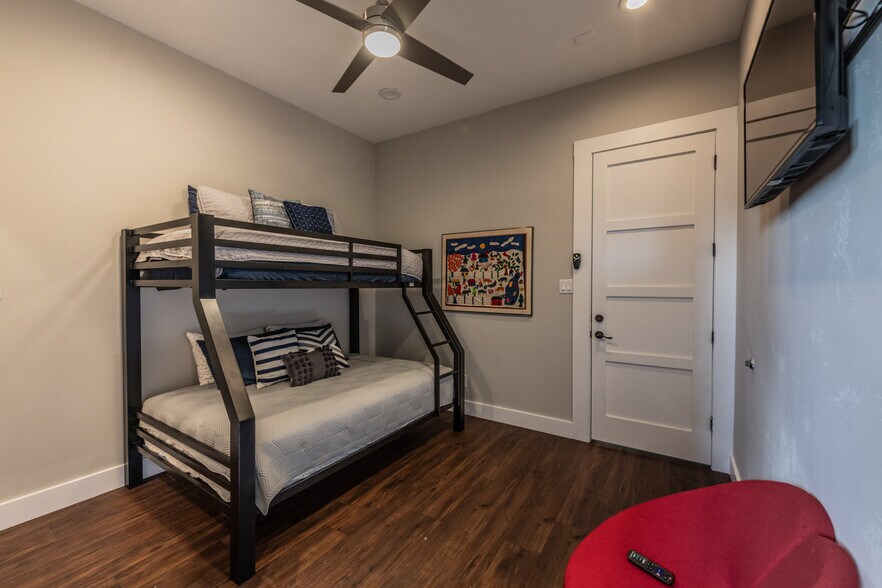 More Photos Of 630 S Walters, San Antonio Freestanding For Sale