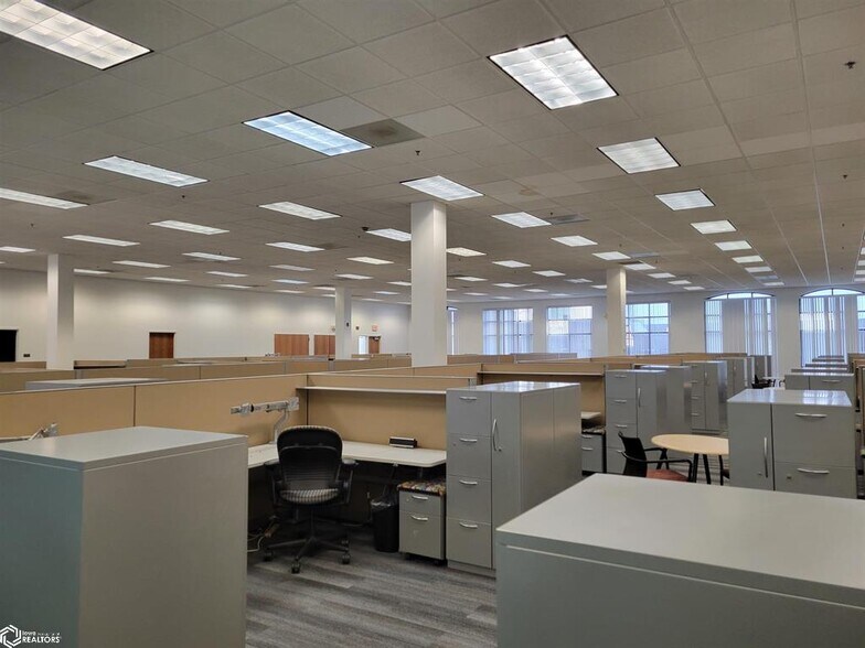 More Photos Of 127 E Main St, Ottumwa Medical For Lease