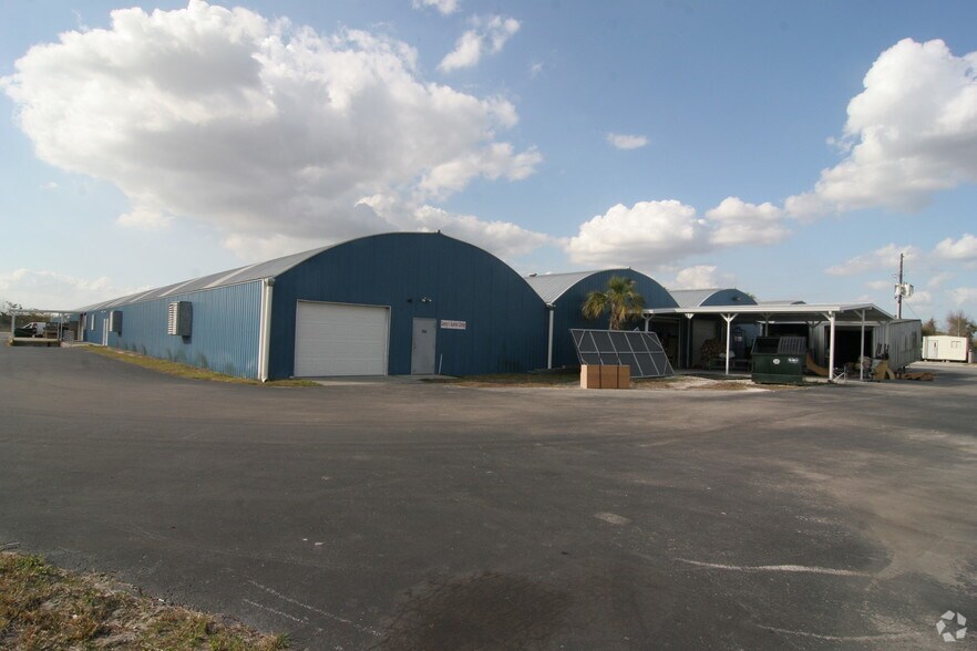 More Photos Of 700 S Hawthorne Ave, Apopka Warehouse For Lease