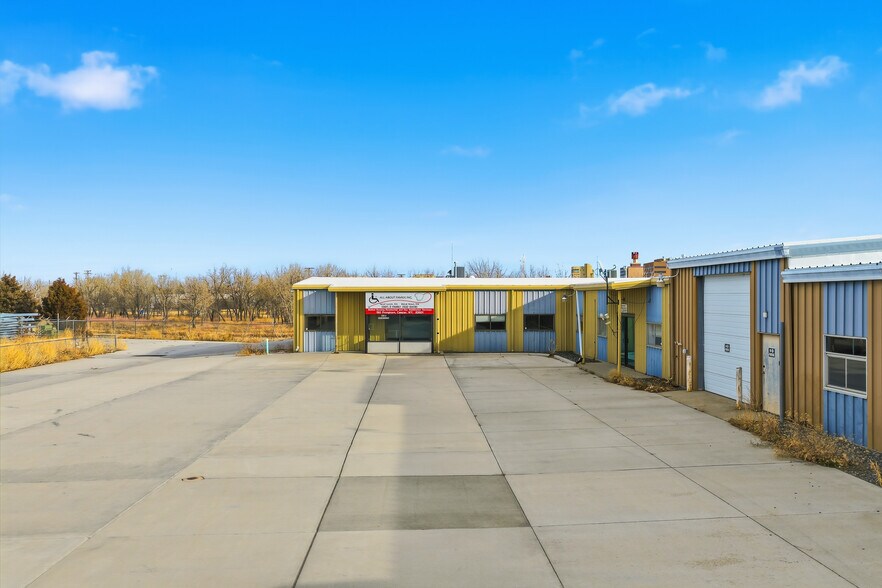 More Photos Of 195 Pronghorn St, Casper Office For Sale