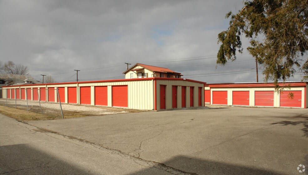 More Photos Of 1311 Meade St, Flatwoods Storefront Retail Office For Sale