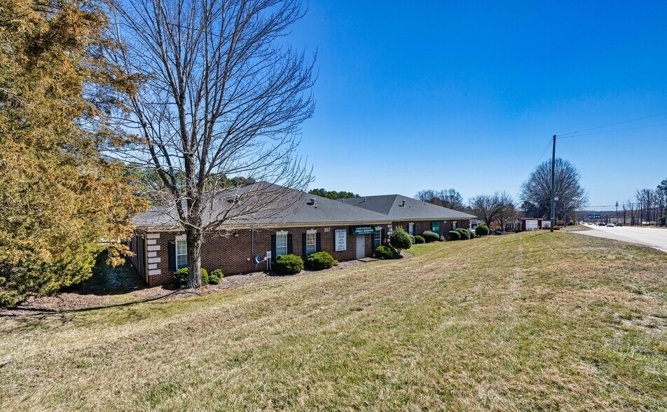 More Photos Of 357-359 Williamson Rd, Mooresville Medical For Sale