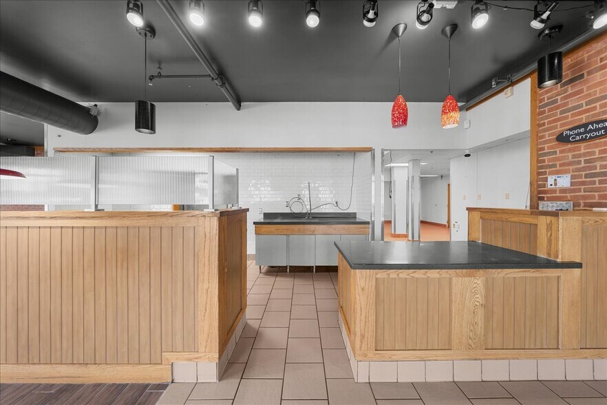 More Photos Of 1550 Larpenteur Ave W, Falcon Heights Apartments For Lease