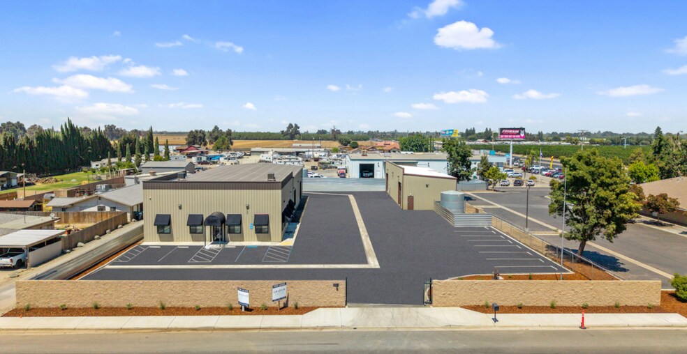 Primary Photo Of 2144 E Pacific Ave, Tulare Showroom For Lease