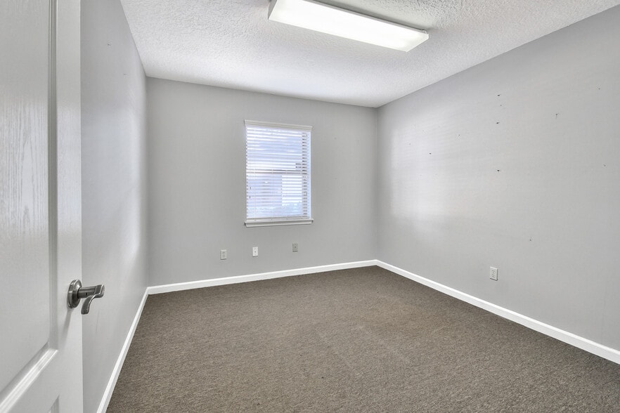 More Photos Of 2968 Rainbow Rd, Jacksonville Medical For Sale