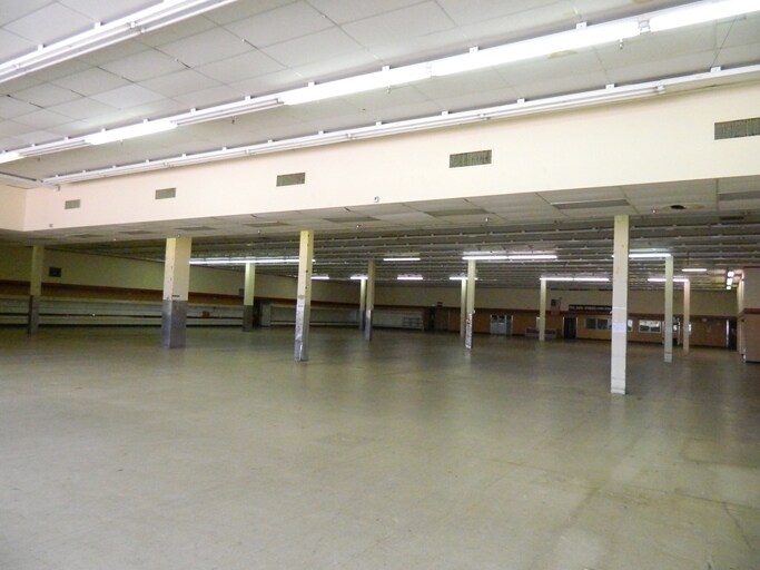 More Photos Of 2334 E South Blvd, Montgomery Freestanding For Lease
