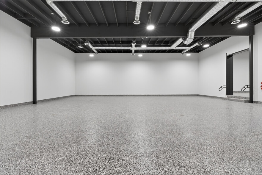 More Photos Of 703 S Main St, Burbank Showroom For Sale
