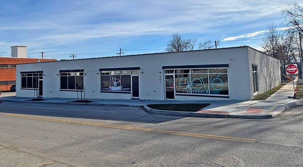 Primary Photo Of 301-307 E 31st St, Kansas City Flex For Sale