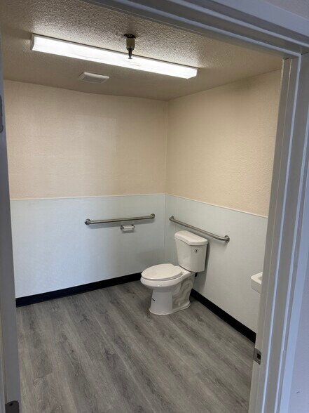 More Photos Of 16187 Yucca St, Hesperia Warehouse For Sale