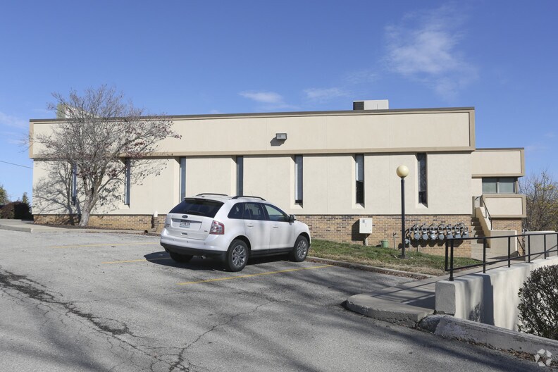 More Photos Of 6500 NW Tower Dr, Platte Woods Office For Lease