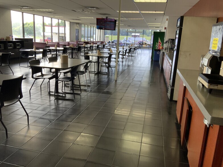 More Photos Of 1 Grizzly Ln, Smithville Manufacturing For Lease