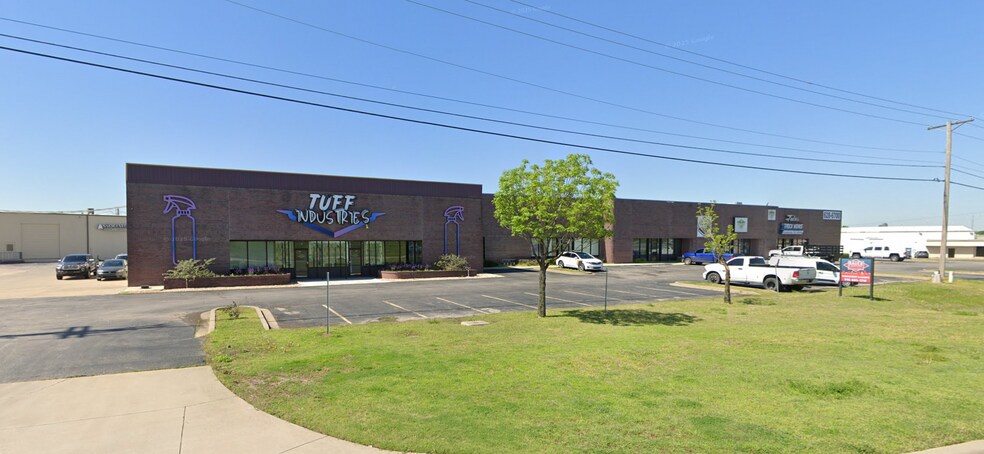 More Photos Of 9300-9322 E Broken Arrow Expressway, Tulsa Light Distribution For Lease