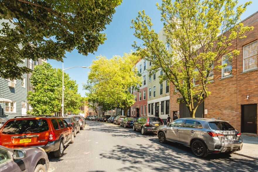 More Photos Of 108 Calyer St, Brooklyn Apartments For Sale