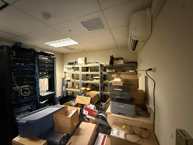 More Photos Of 300-310 Seven Fields Blvd, Seven Fields Office For Lease