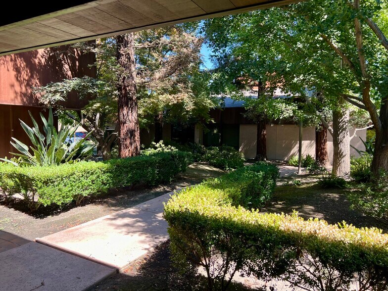 More Photos Of 2019 Westwind Dr, Bakersfield Office For Sale