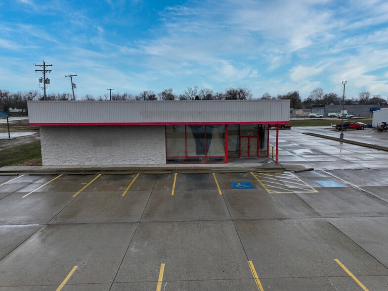 More Photos Of 1575 Hart St, Vincennes Freestanding For Sale