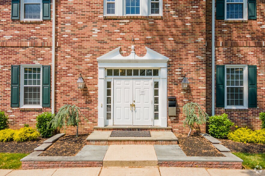 More Photos Of 103 Chesley Dr, Media Office For Lease