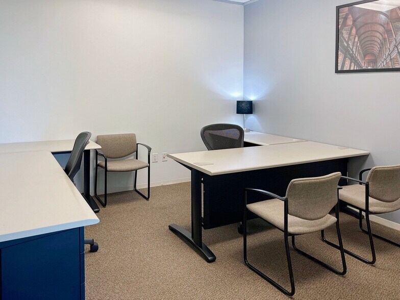 More Photos Of 21 Waterway Ave, The Woodlands Coworking Space