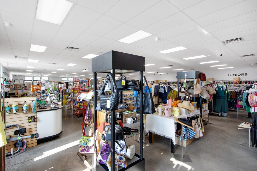 More Photos Of 13394 Broadway St, Alden Freestanding For Sale