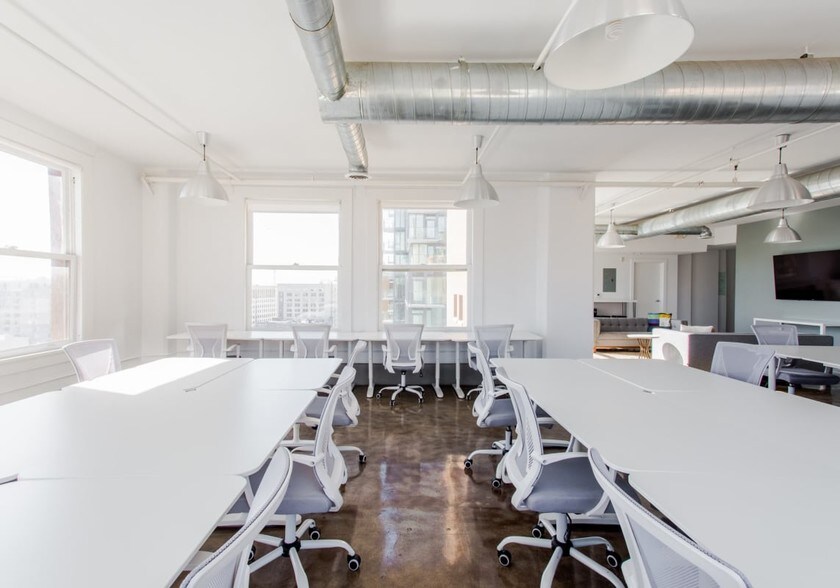 More Photos Of 147 Spadina Ave, Toronto Storefront Retail Office For Lease