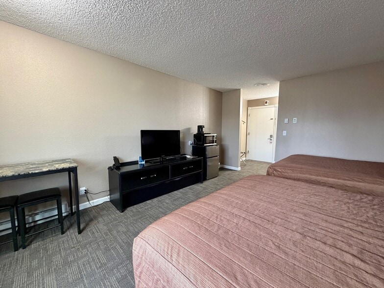 More Photos Of 1150 N Main St, Deer Lodge Hotel For Sale