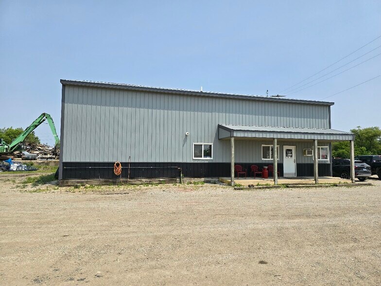 More Photos Of 808 W Walnut St, Fairbury Industrial For Sale