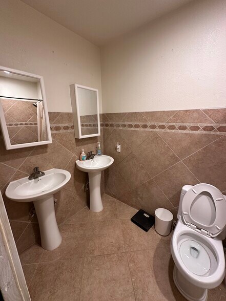 More Photos Of 6738 Greenbay Rd, Arbuckle Land For Lease