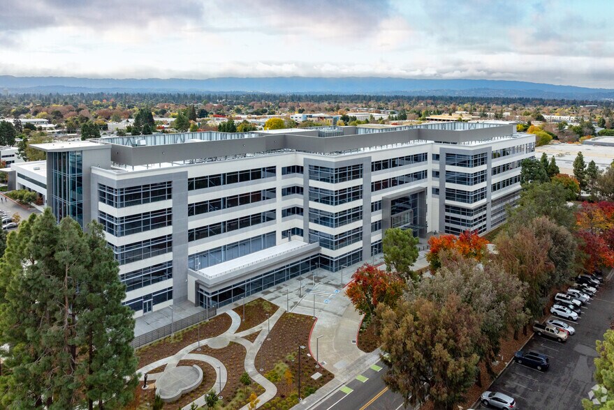 More Photos Of 1350 Adams Ct, Menlo Park Research And Development For Lease