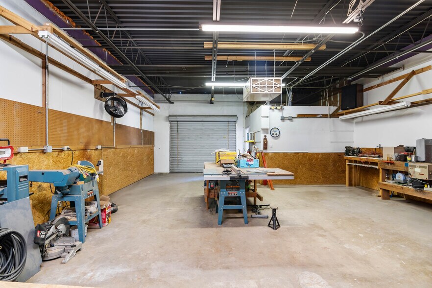 More Photos Of 4064 N Panam Expy, San Antonio Light Distribution For Sale