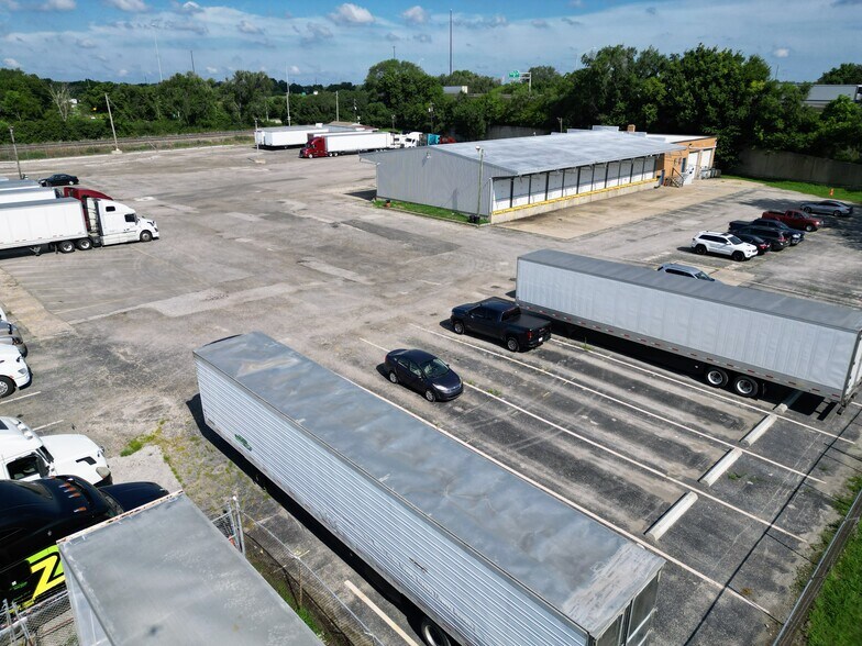 More Photos Of 1401 W Ray St, Indianapolis Truck Terminal For Lease